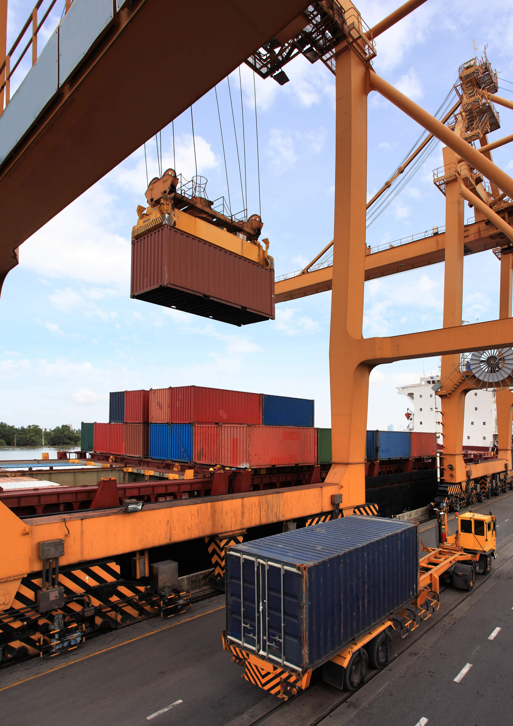 1-business-logistics-concept-container-cargo