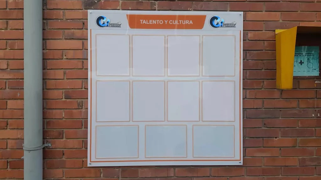 Ayudas visuales y señalética interior - Tableros acrílicos y señalización interior y exterior para empresas - C&T Suministros y Soluciones